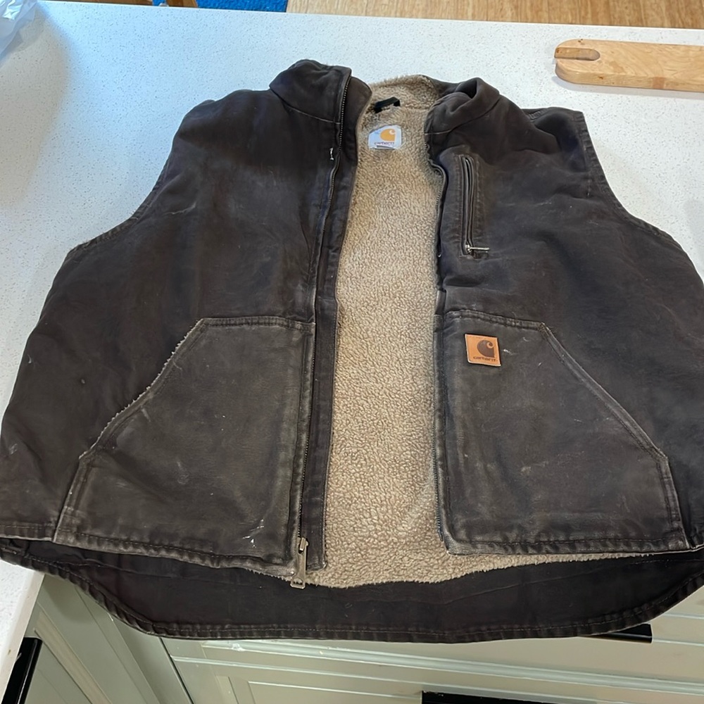 Men’s carhartt work vest.  Durable , good shape